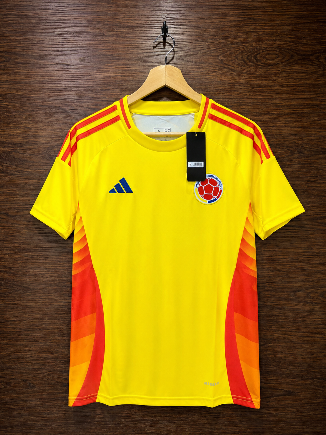 CAMISETA COLOMBIA LOCAL VERSION FAN 2025